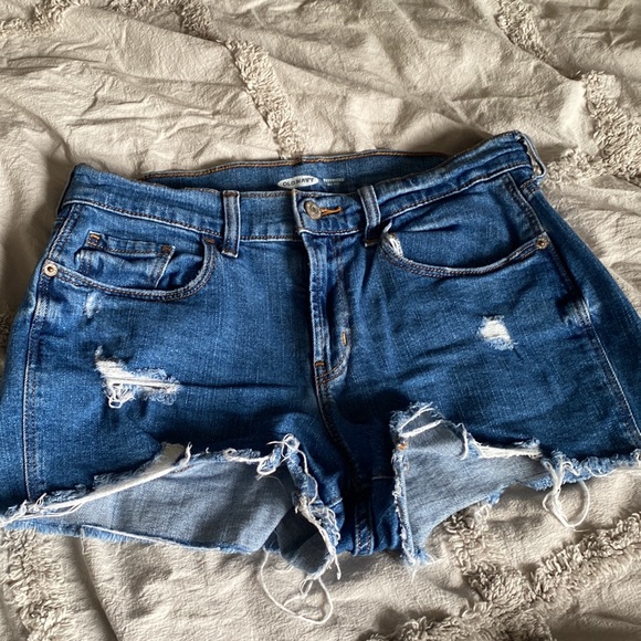 Old Navy Distressed Boyfriend Short - Picture 2 of 5